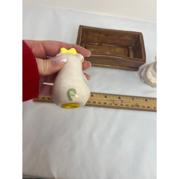 Vintage Ceramic Pigs Salt and Pepper Shakers In Trough - Picture 8 of 9